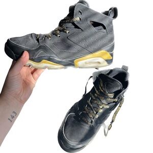 Jordan Flight Club 91 Black Metallic Gold men’s size 8